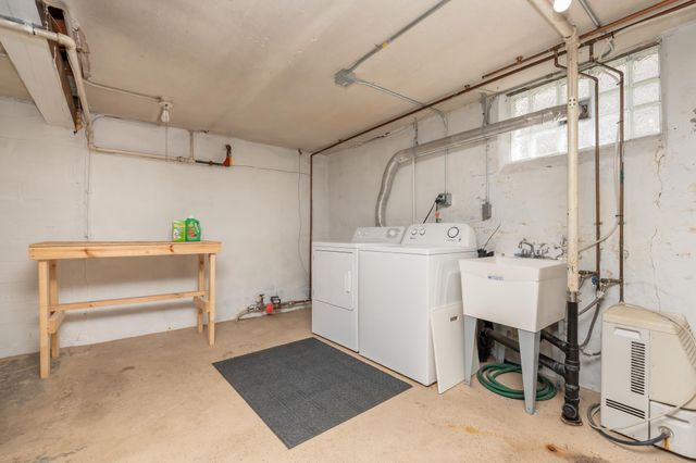 1206 Seminary Avenue, Saint Paul, MN 55104