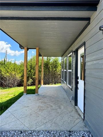 213 Bald Eagle Drive, Linn Valley, KS 66040