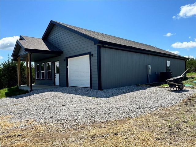 213 Bald Eagle Drive, Linn Valley, KS 66040