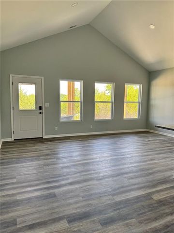 213 Bald Eagle Drive, Linn Valley, KS 66040