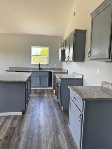 213 Bald Eagle Drive, Linn Valley, KS 66040