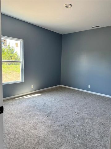 213 Bald Eagle Drive, Linn Valley, KS 66040