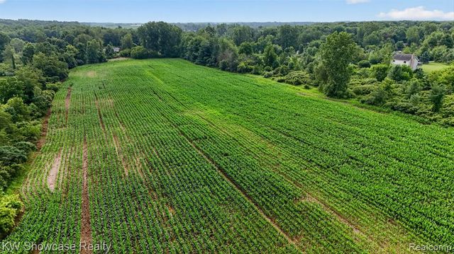 1120 N Gregory Road, Fowlerville, MI 48836