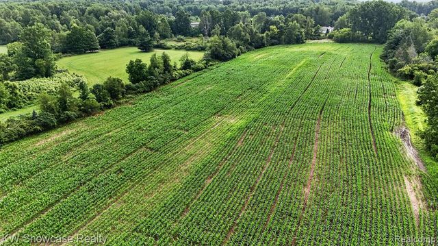 1120 N Gregory Road, Fowlerville, MI 48836
