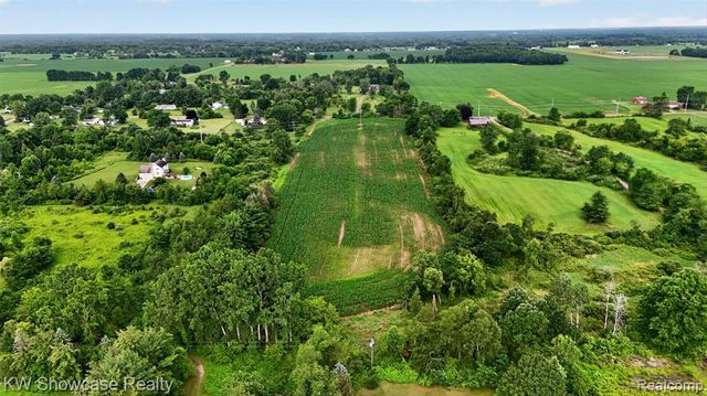 1120 N Gregory Road, Fowlerville, MI 48836