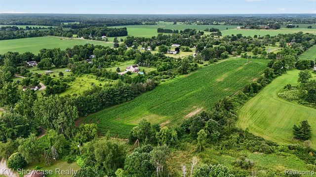 1120 N Gregory Road, Fowlerville, MI 48836