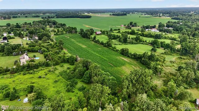 1120 N Gregory Road, Fowlerville, MI 48836