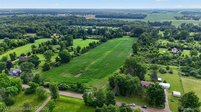 1120 N Gregory Road, Fowlerville, MI 48836