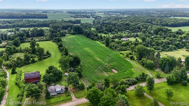 1120 N Gregory Road, Fowlerville, MI 48836