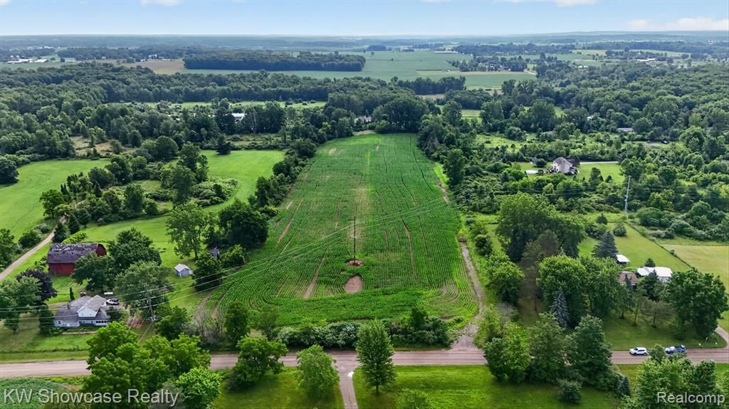1120 N Gregory Road, Fowlerville, MI 48836