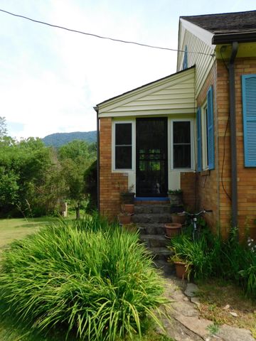 15718 HWY 522, Cumberland, KY 40823