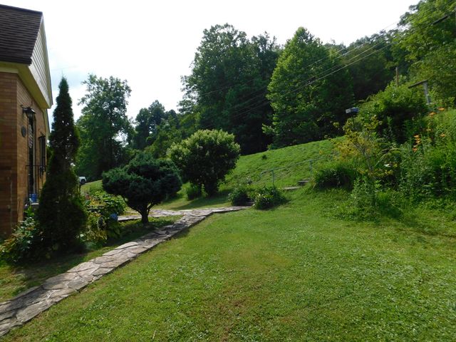 15718 HWY 522, Cumberland, KY 40823