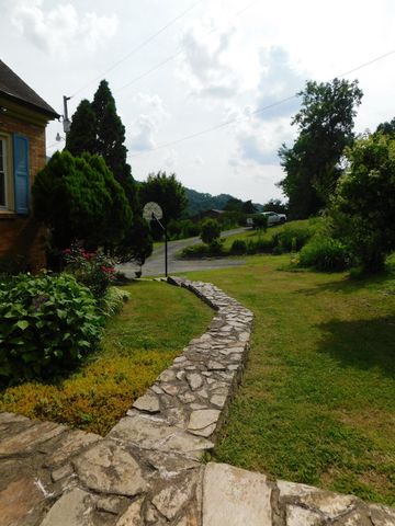 15718 HWY 522, Cumberland, KY 40823