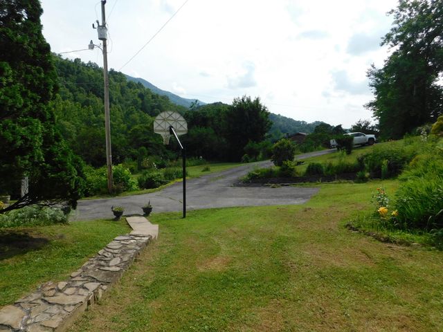 15718 HWY 522, Cumberland, KY 40823