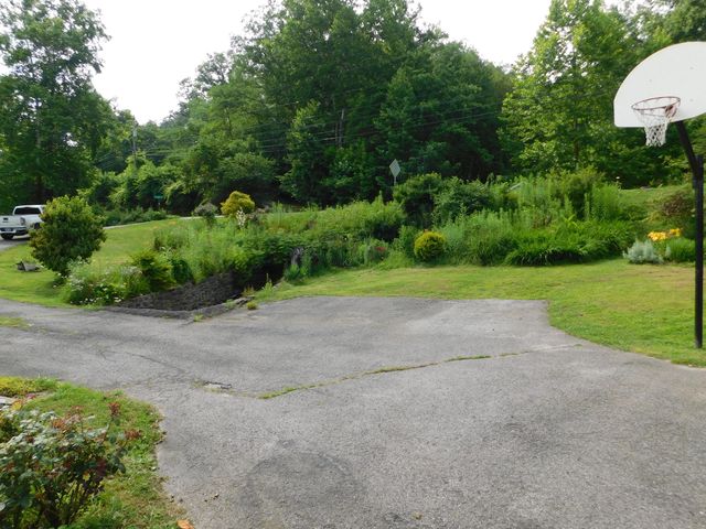 15718 HWY 522, Cumberland, KY 40823