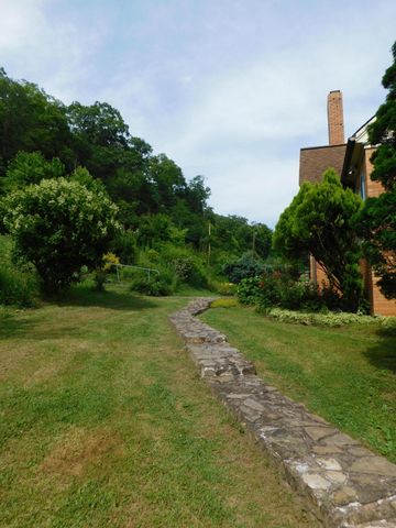 15718 HWY 522, Cumberland, KY 40823