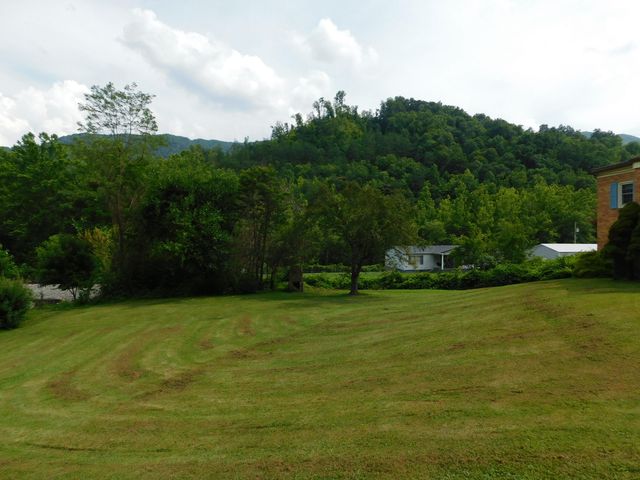 15718 HWY 522, Cumberland, KY 40823