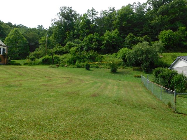 15718 HWY 522, Cumberland, KY 40823