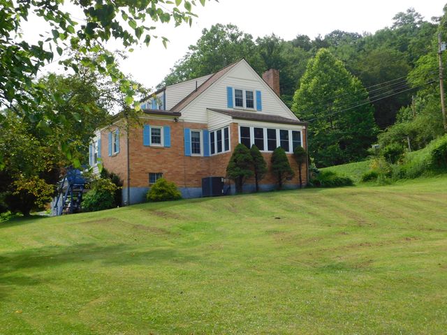 15718 HWY 522, Cumberland, KY 40823