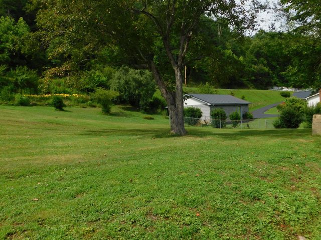 15718 HWY 522, Cumberland, KY 40823