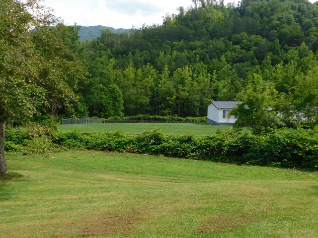15718 HWY 522, Cumberland, KY 40823