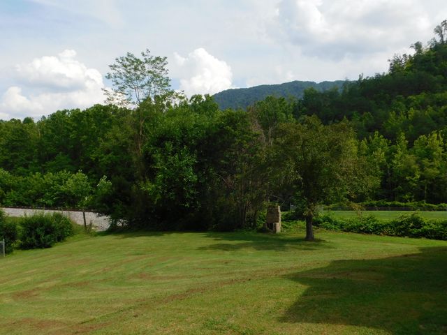 15718 HWY 522, Cumberland, KY 40823