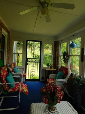 15718 HWY 522, Cumberland, KY 40823