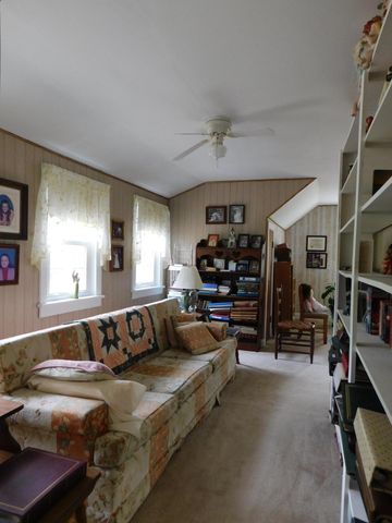 15718 HWY 522, Cumberland, KY 40823