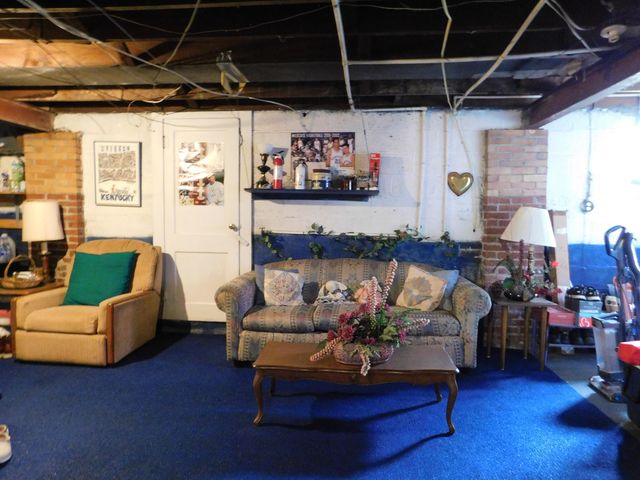 15718 HWY 522, Cumberland, KY 40823