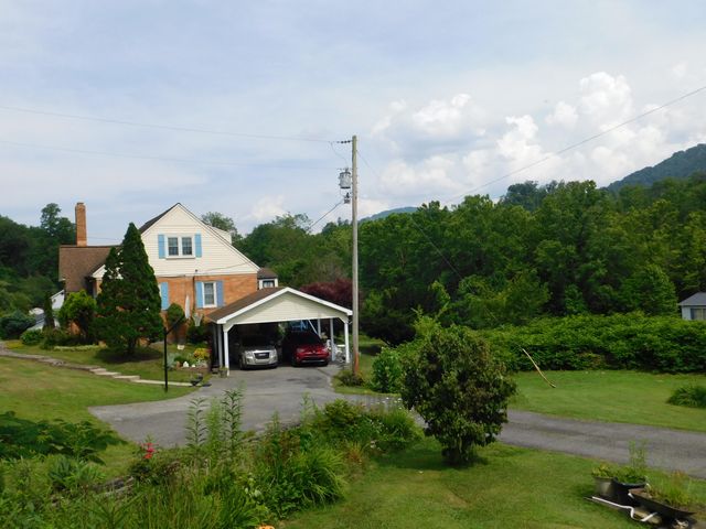 15718 HWY 522, Cumberland, KY 40823