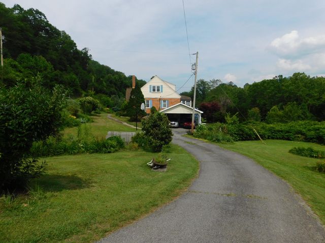 15718 HWY 522, Cumberland, KY 40823