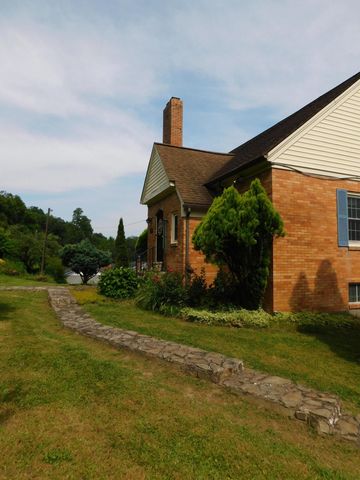 15718 HWY 522, Cumberland, KY 40823