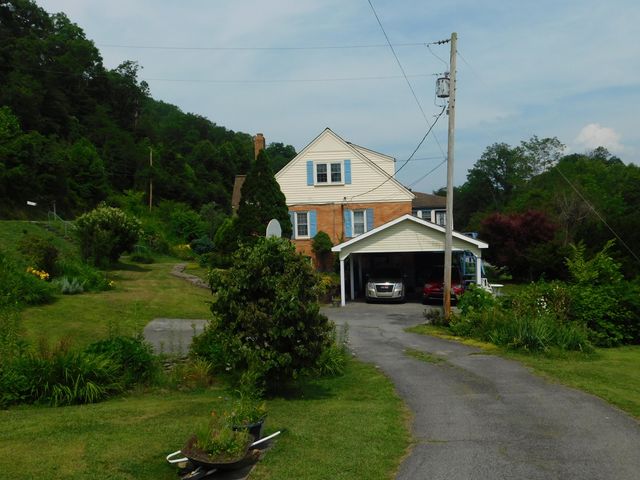 15718 HWY 522, Cumberland, KY 40823