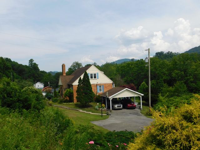 15718 HWY 522, Cumberland, KY 40823