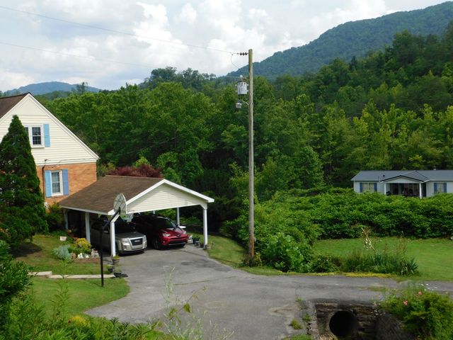 15718 HWY 522, Cumberland, KY 40823