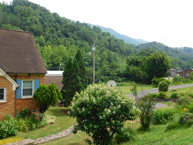 15718 HWY 522, Cumberland, KY 40823