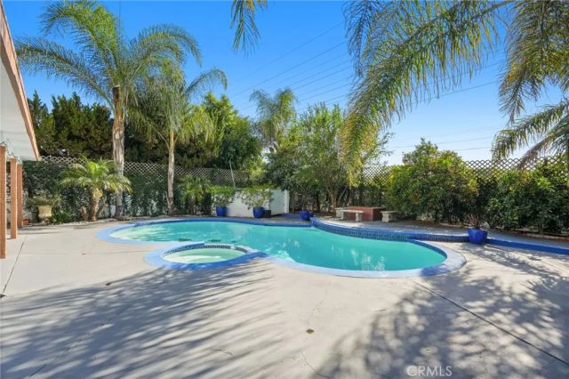 8333 Topeka Drive, Northridge, CA 91324