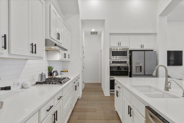 128 Lockhart DR, Liberty Hill, TX 78642