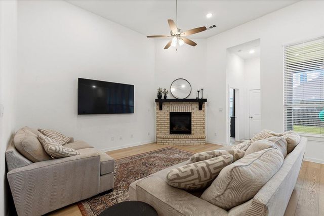 128 Lockhart DR, Liberty Hill, TX 78642