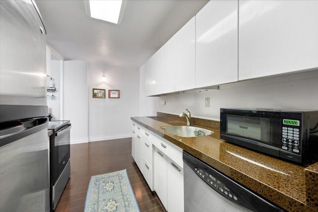330 W Diversey Parkway 706, Chicago, IL 60657