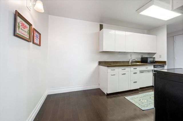 330 W Diversey Parkway 706, Chicago, IL 60657