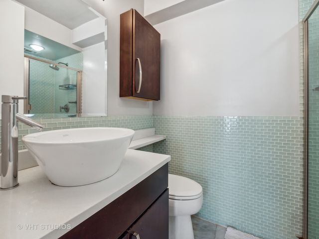330 W Diversey Parkway 706, Chicago, IL 60657