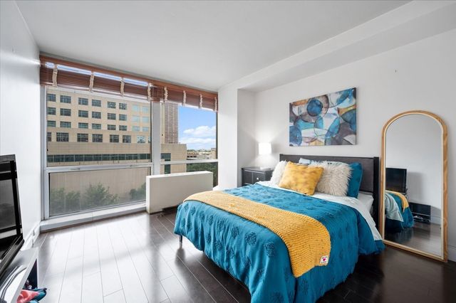 330 W Diversey Parkway 706, Chicago, IL 60657