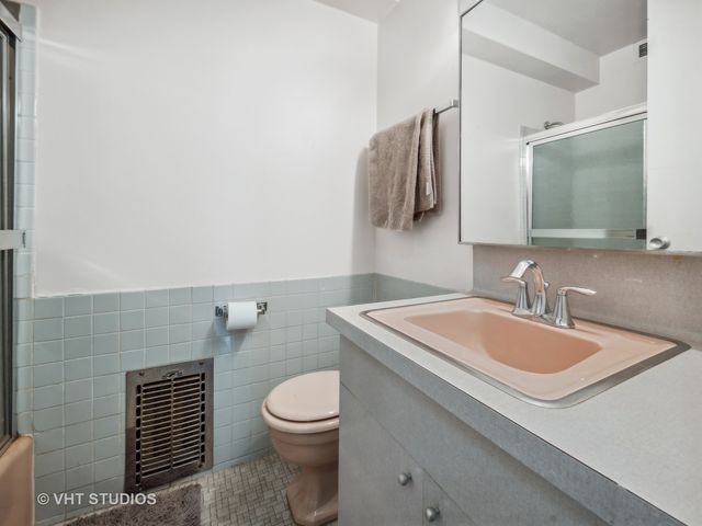 330 W Diversey Parkway 706, Chicago, IL 60657