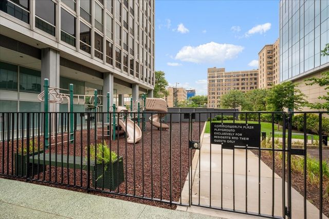 330 W Diversey Parkway 706, Chicago, IL 60657