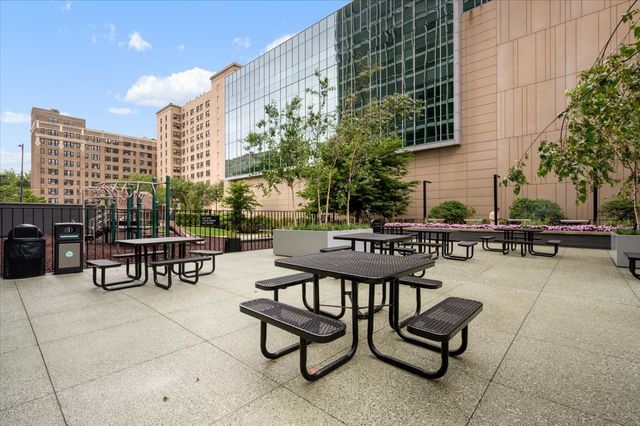 330 W Diversey Parkway 706, Chicago, IL 60657