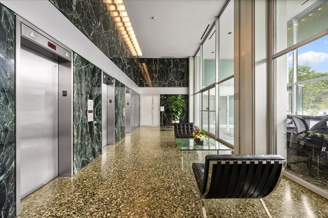 330 W Diversey Parkway 706, Chicago, IL 60657