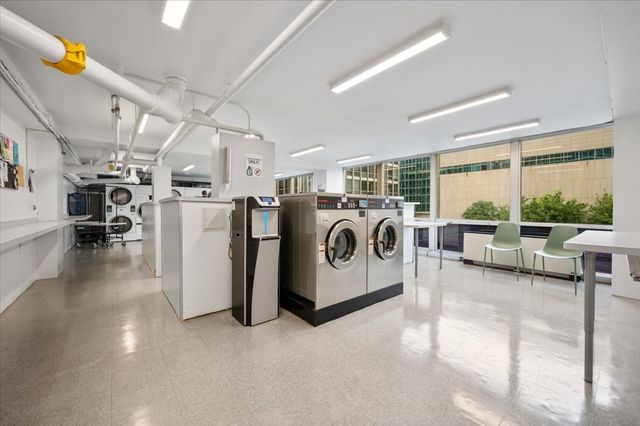 330 W Diversey Parkway 706, Chicago, IL 60657