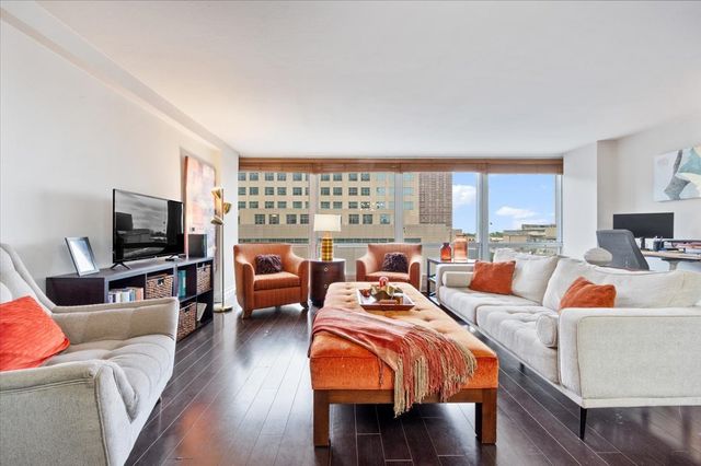 330 W Diversey Parkway 706, Chicago, IL 60657