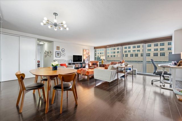 330 W Diversey Parkway 706, Chicago, IL 60657